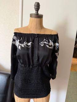White House Black Market boho off shoulder smocked blouse top floral embroidery XS