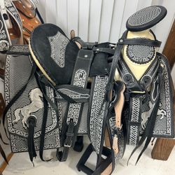 Montura De Cuero Bordada 