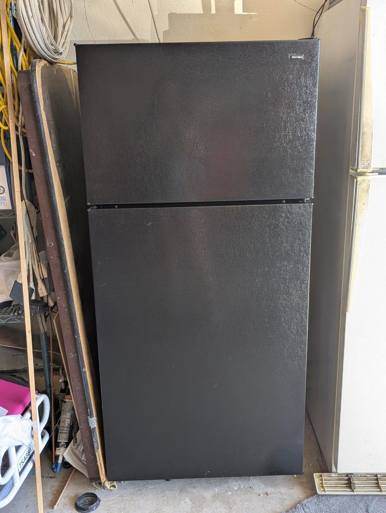 HOTPOINT 15.6-cu ft TOP FREEZER REFRIGERATOR