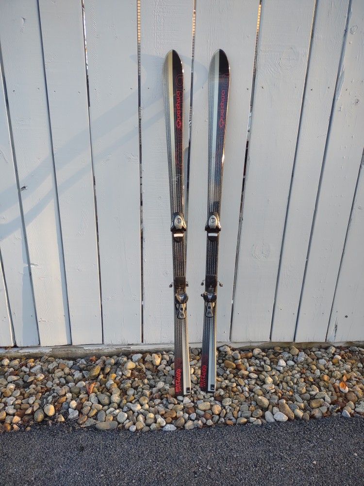 Quechua MRZ 400 Adult Skis 179cm/70.5" With Bindings