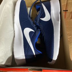 Nike Tanjun