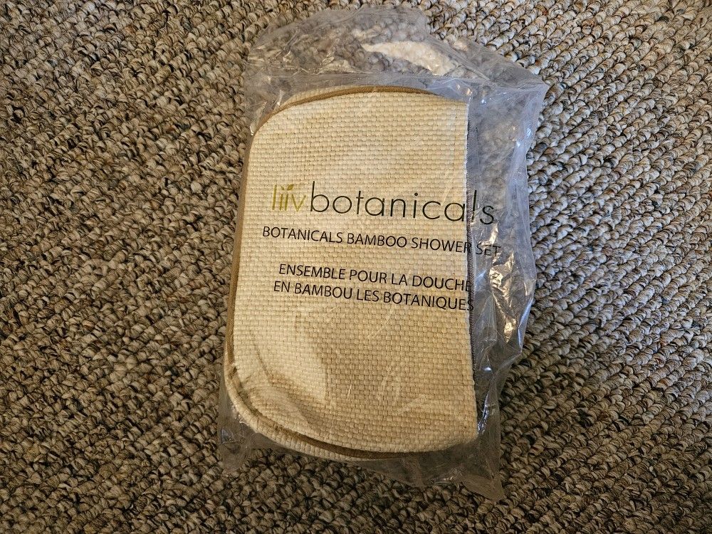 Avon 2008 Liiv Botanicals Bamboo Shower Set