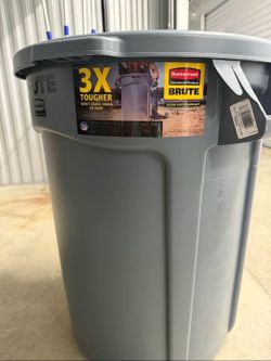 9 tools are news for cleaning floors, windows, and ceilings. Includes an organizer for 35 tools and a Rubbermaid BRUTE gray container.