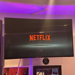 Samsung 4K 55 Inch curve tv With 360 Wall mount