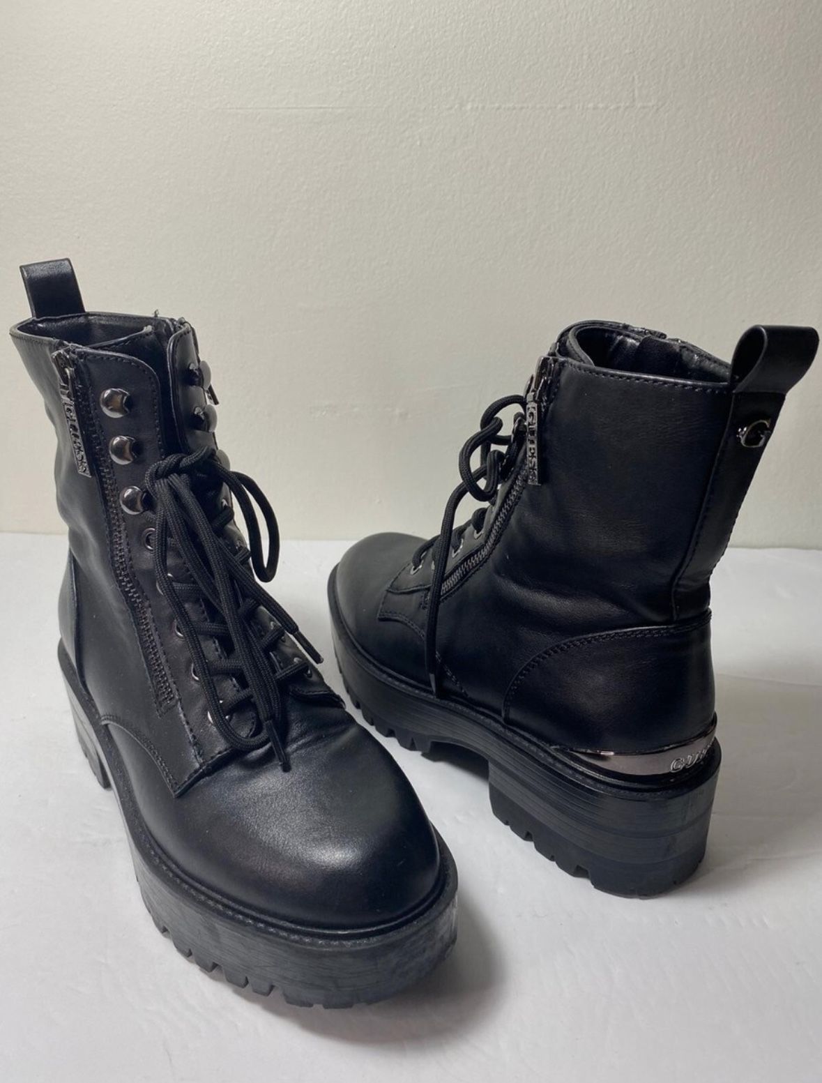 Size 6 Guess boots