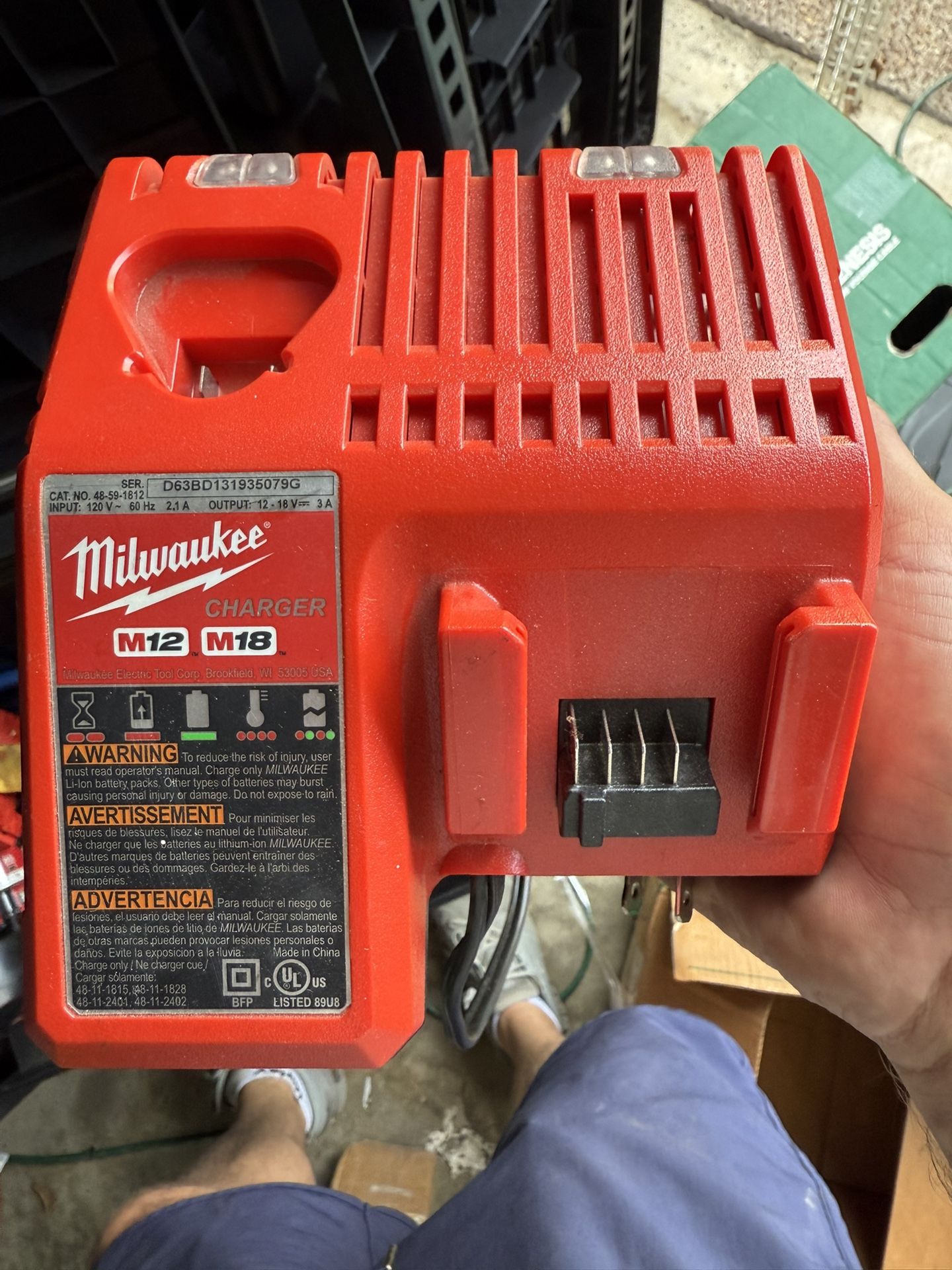 Milwaukee M18/M12 18/12 V Wall Battery Charger
