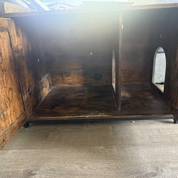 Cat litter box enclosure