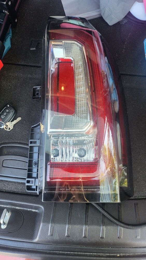Tail Light Assembly Fit For 2015-2020 GMC Yukon& Yukon XL Passenger Right Side
Note: it is new but customer returns so has broken (8,9th photo) but