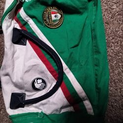 Vintage Tommy Hilfiger White Duffle Bag – Mexico Patch (Authentic Heritage)