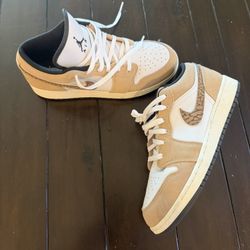Jordan 1 Low SE Casual Shoe 7y,8.5 Women’s, Men’s 7 Worn 1 Time