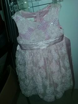$15.00 gorgous size 6 girls dress. Like new paid almost $60 worn once
