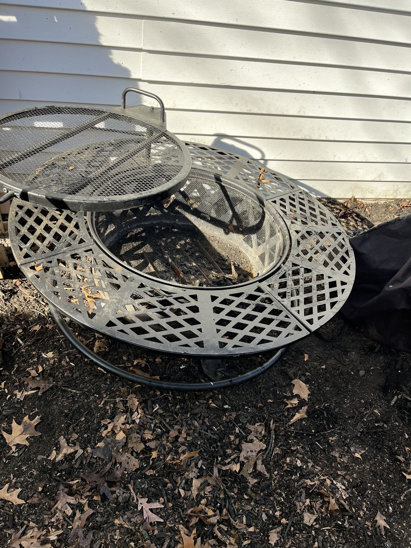 Fire pit and grill attachment just used once is in great condition