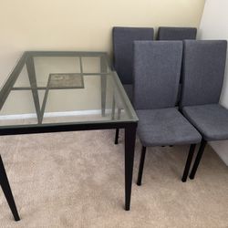 Dining Table + Chairs 