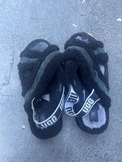 UGG SLIPPERS