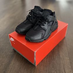 Women’s Nike Huarache Size 8