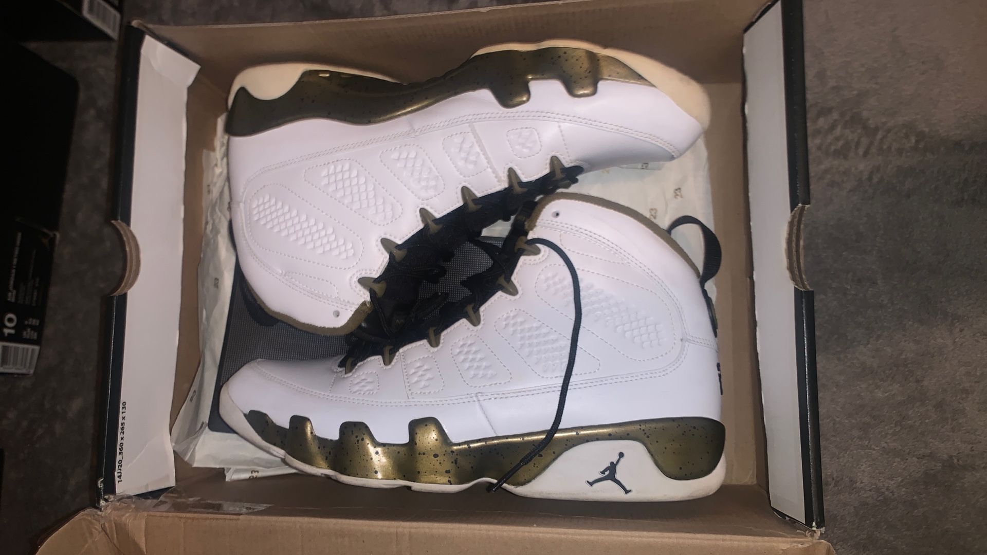 Jordan 9 Retro Statue