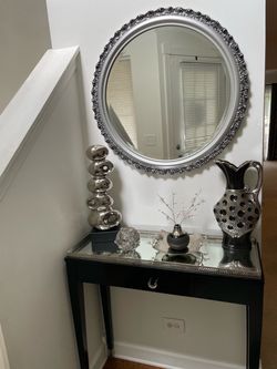 Round Wall Mirror with Silver Ornate Frame