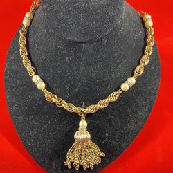 Vintage Gold and Pearl Necklace