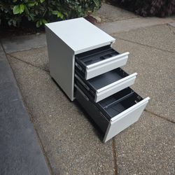 Metal Filing Cabinet 