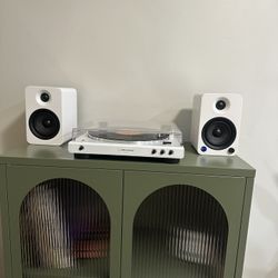 Kanto YU4 Speakers - Matte White 