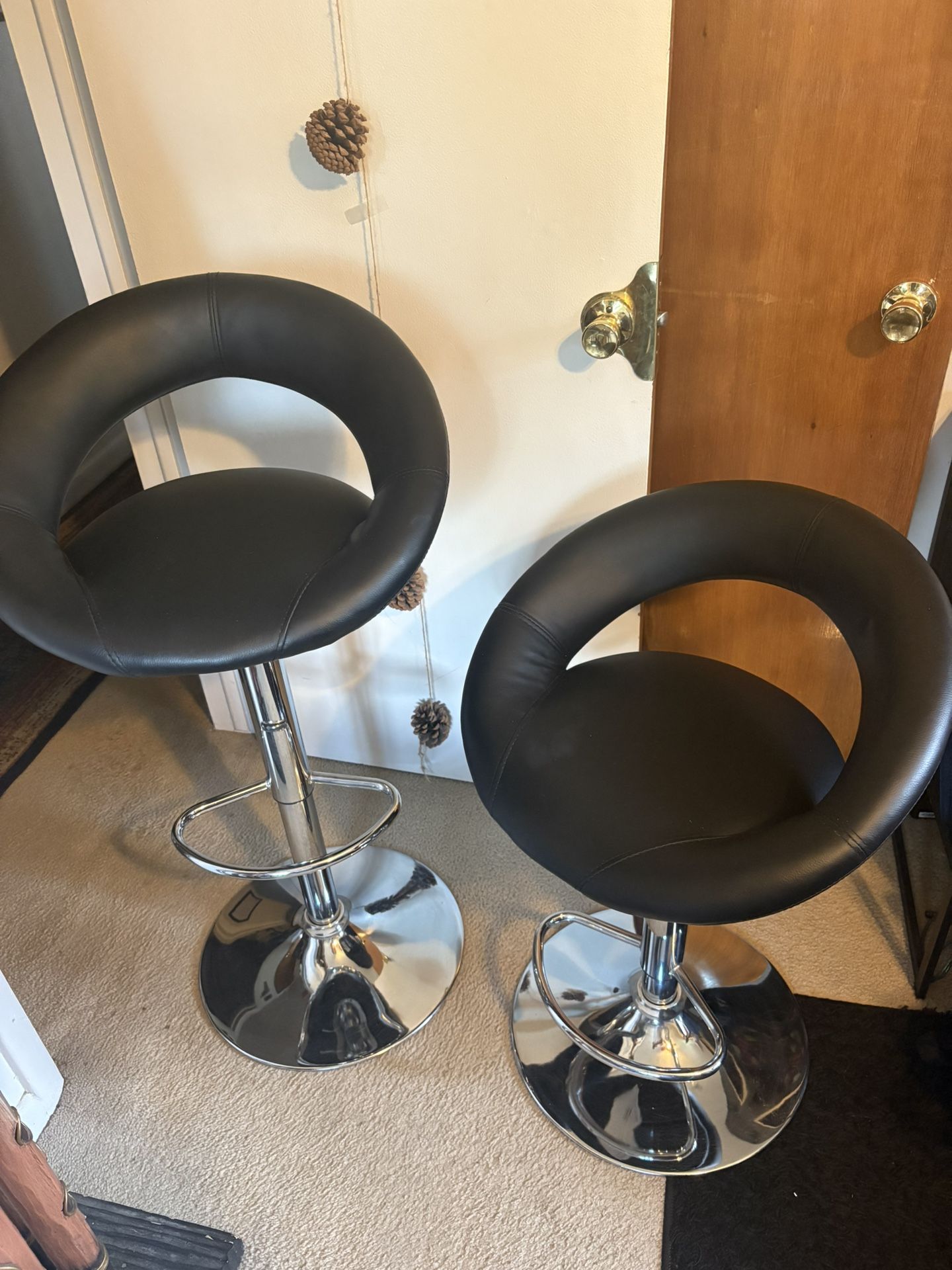 2 Bar Stools