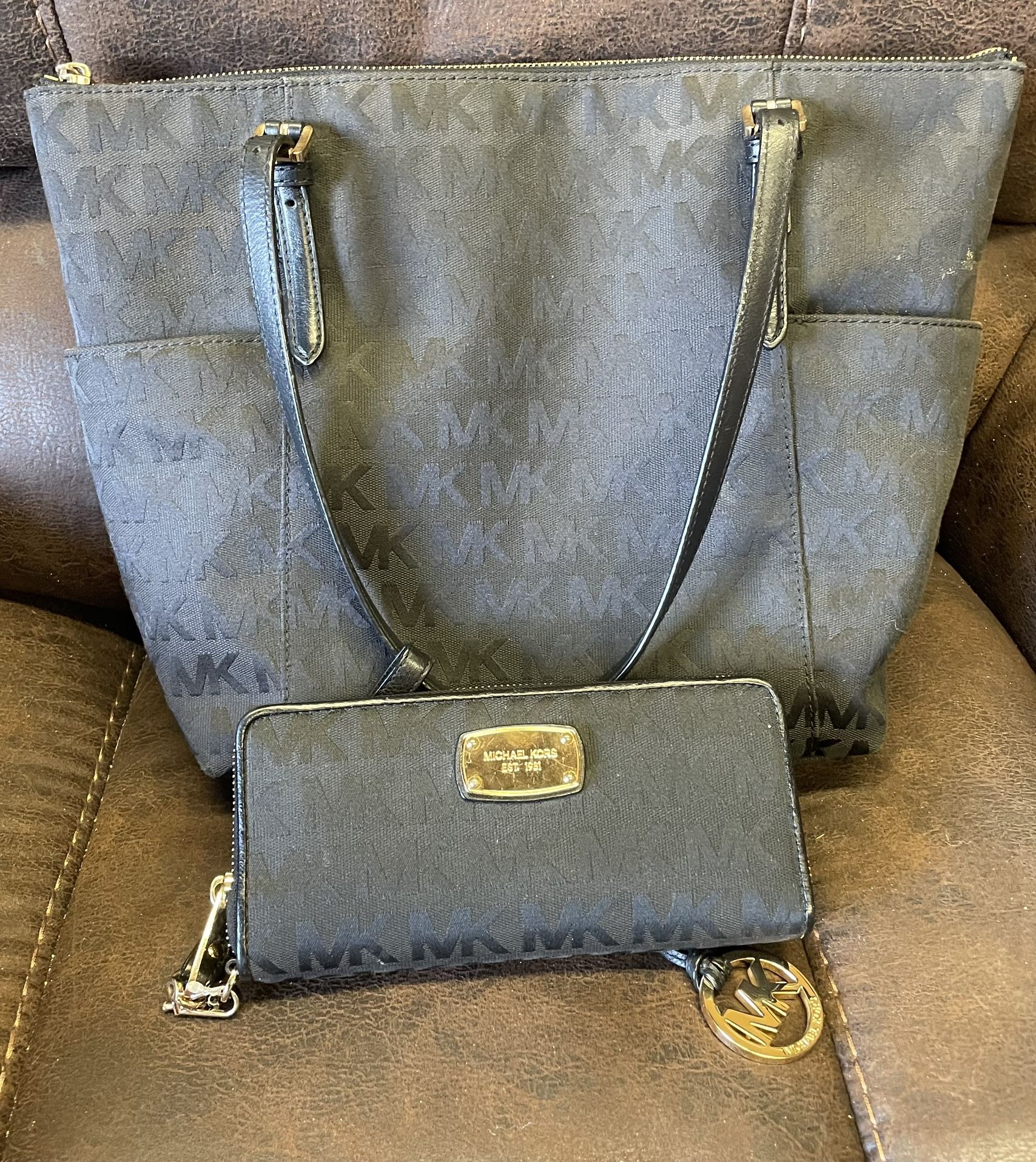 Michael Kors Shoulder Bag Handbag Monogram Purse And Wallet Set