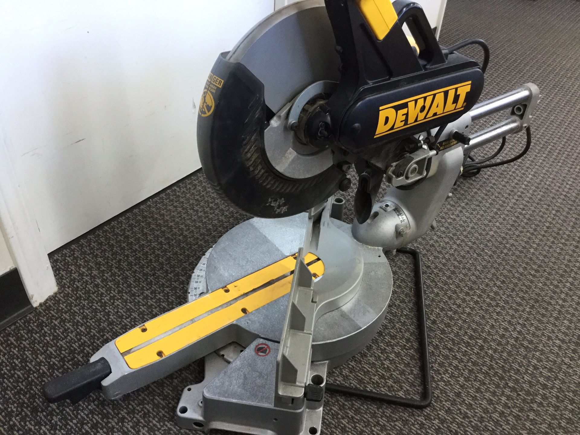 Dewalt 15 Amp 12” Compound Double Bevel Miter Saw for Sale in Kent, WA