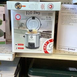 Deep Fryer hold 0.9 liters of oil