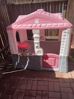 Step 2 Neat & Tidy Cottage II Outdoor Playhouse Game for Little Kids