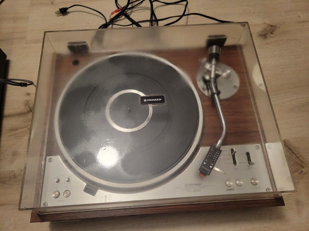 Vintage Turntable Pioneer PL -530 Work .