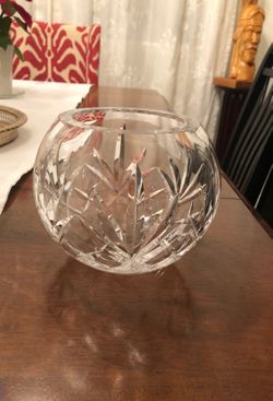 Gorgeous crystal rose bowl vase 5 inches tall and 6 inches across