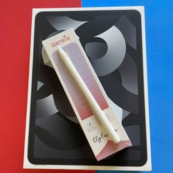 Apple iPad Air 5th Generation (M1 Chip) 64GB with Box, Pen And Keyboard 