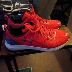 UNDER ARMOUR SIZE 12 MEN