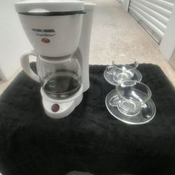 NEW "BLACK AND DECKER" SMART BREW COFFEE MAKER WITH TWO ANTIQUE CUPS AND SAUCERS MANUFACTUTED BY "MEXICO 20" NICE SETUP FOR THE PRICE!!!