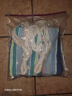 I bought this hammock recently and used it for a week; it is still in about 80% new condition.