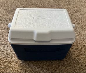 Rubbermaid cooler