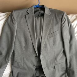 BANANA REPUBLIC MENS GRAY SUIT