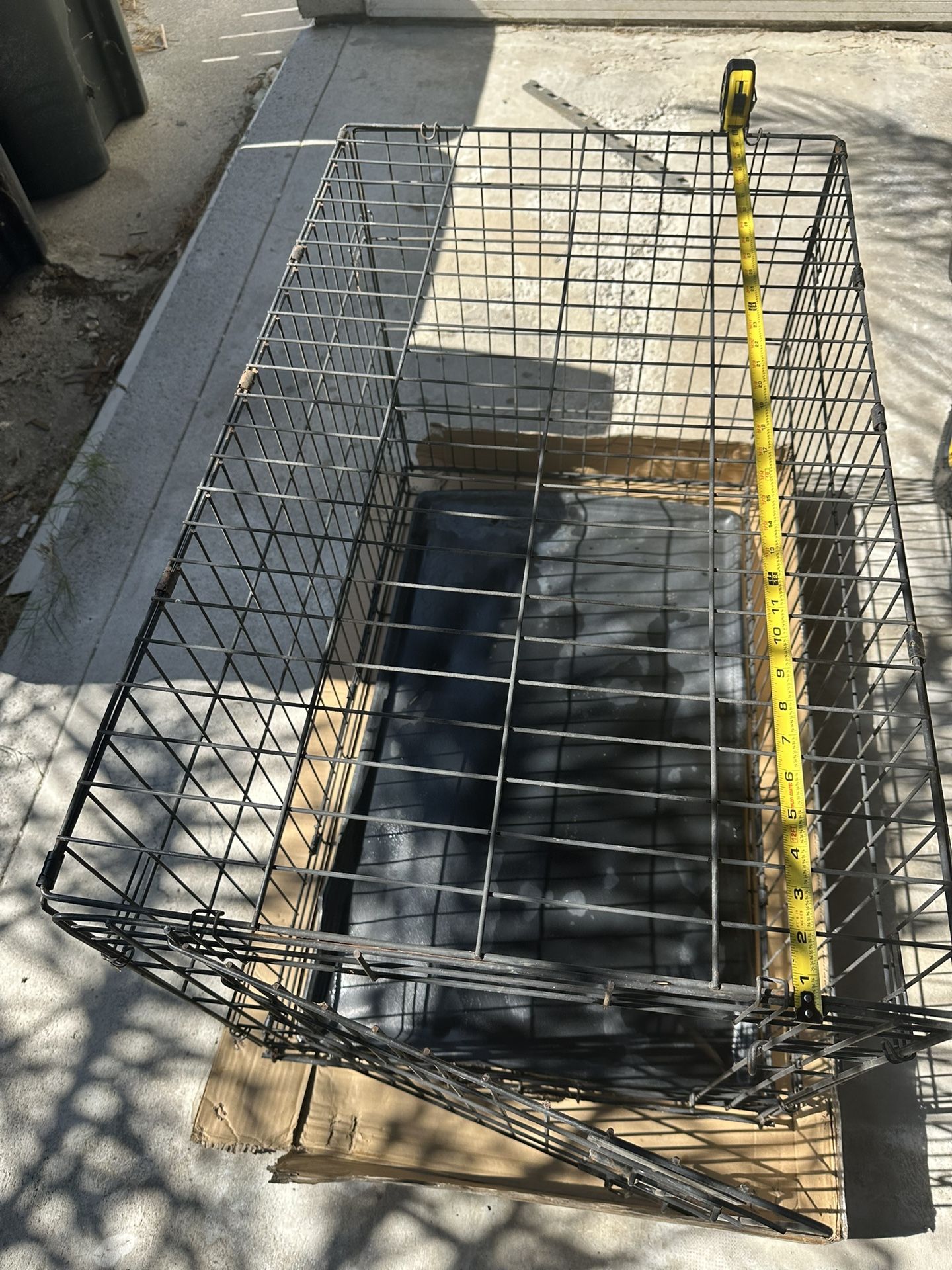 Dog cage, Crate With door Size 36x22x24 Cat Pets Animals