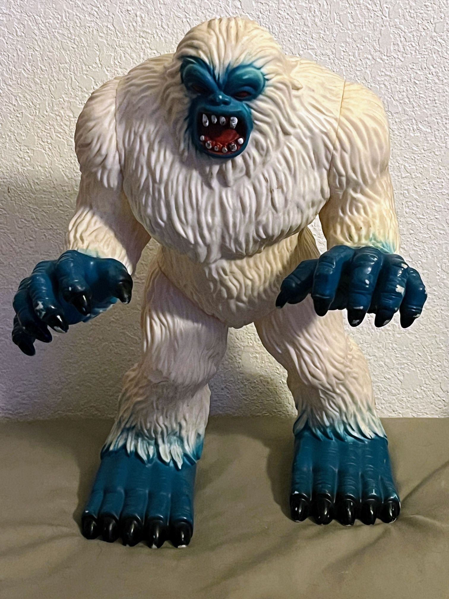 Toys R Us Exclusive Yeti 16" Figure Animal Planet Abominable Snowman