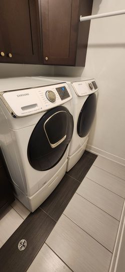​Samsung Front-Load Washer & Gas Dryer Set with Pedestals - Matching Pair