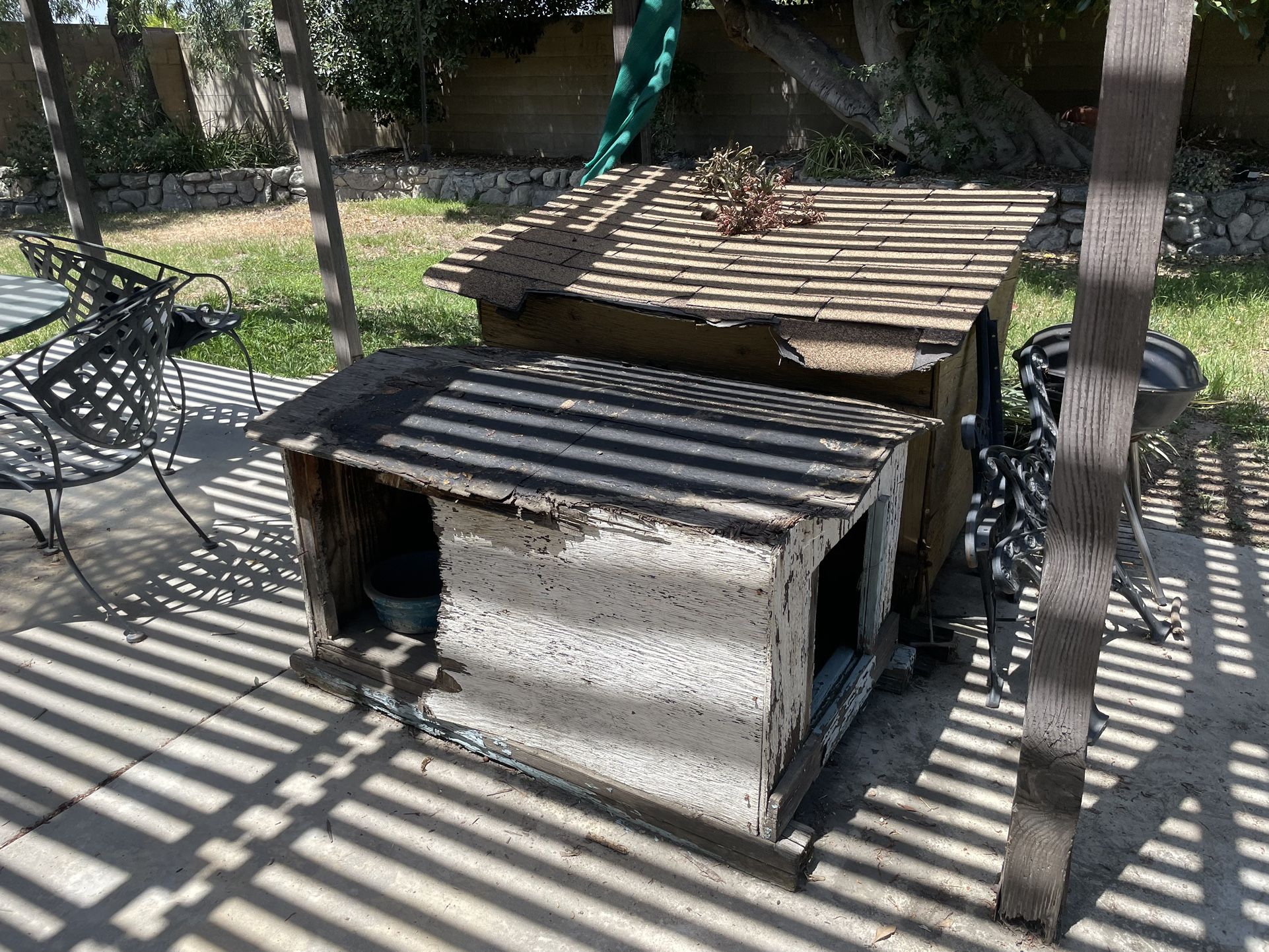 Free Large Dog Houses- Read Description