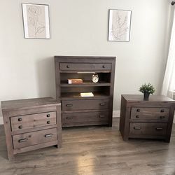 Beautiful Bedroom Set- all Wood (delivery Available) 