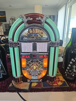 NOSTALGIA CLASSICS MINI JUKE BOX