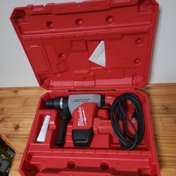 Milwaukee Corded Electric 14amp 1 9/16" SDS Max  Rotary Hammer