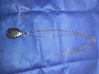 Silver Tone Pendant Chain Necklace