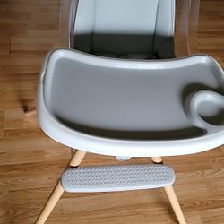 Munchkin 360° Cloud High Chair