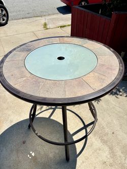 Outdoor patio furniture/ table 4 piece barstool height