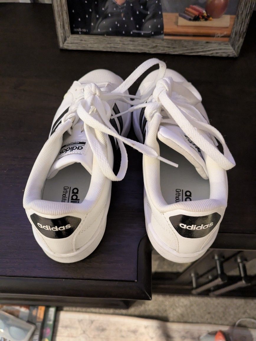 Adidas Unisex Size 5.5
