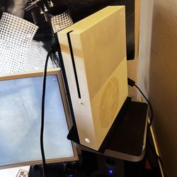 Xbox One Slim White