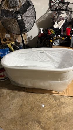 Freestanding bathtub